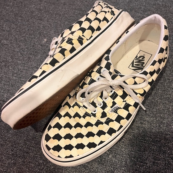 Vans color changing shoes - Picture 2 of 3